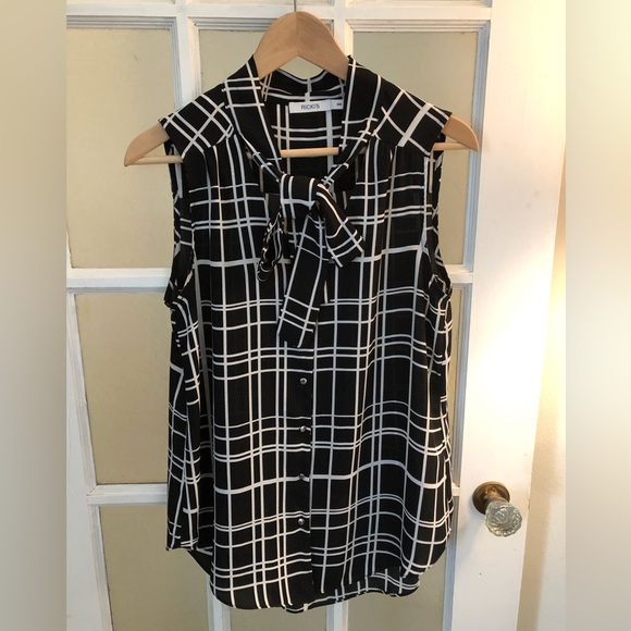 Ricki’s Geometric Patterned Blouse - Picture 4 of 5